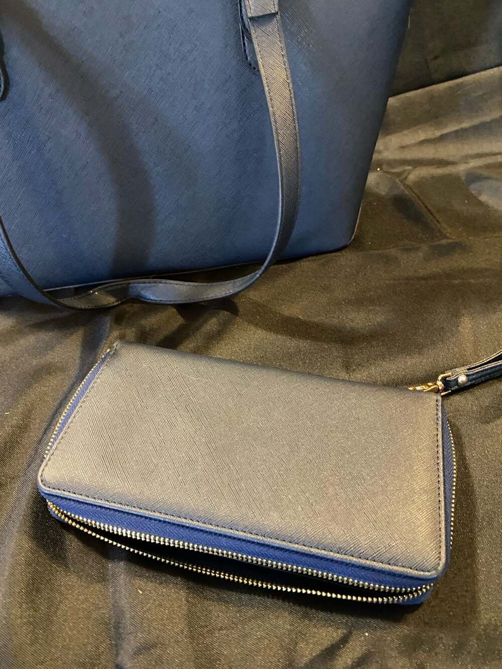 QIYUER Navy Blue Saffiano Faux Leather Tote Bag and Matching Wallet Set - Picture 2 of 9